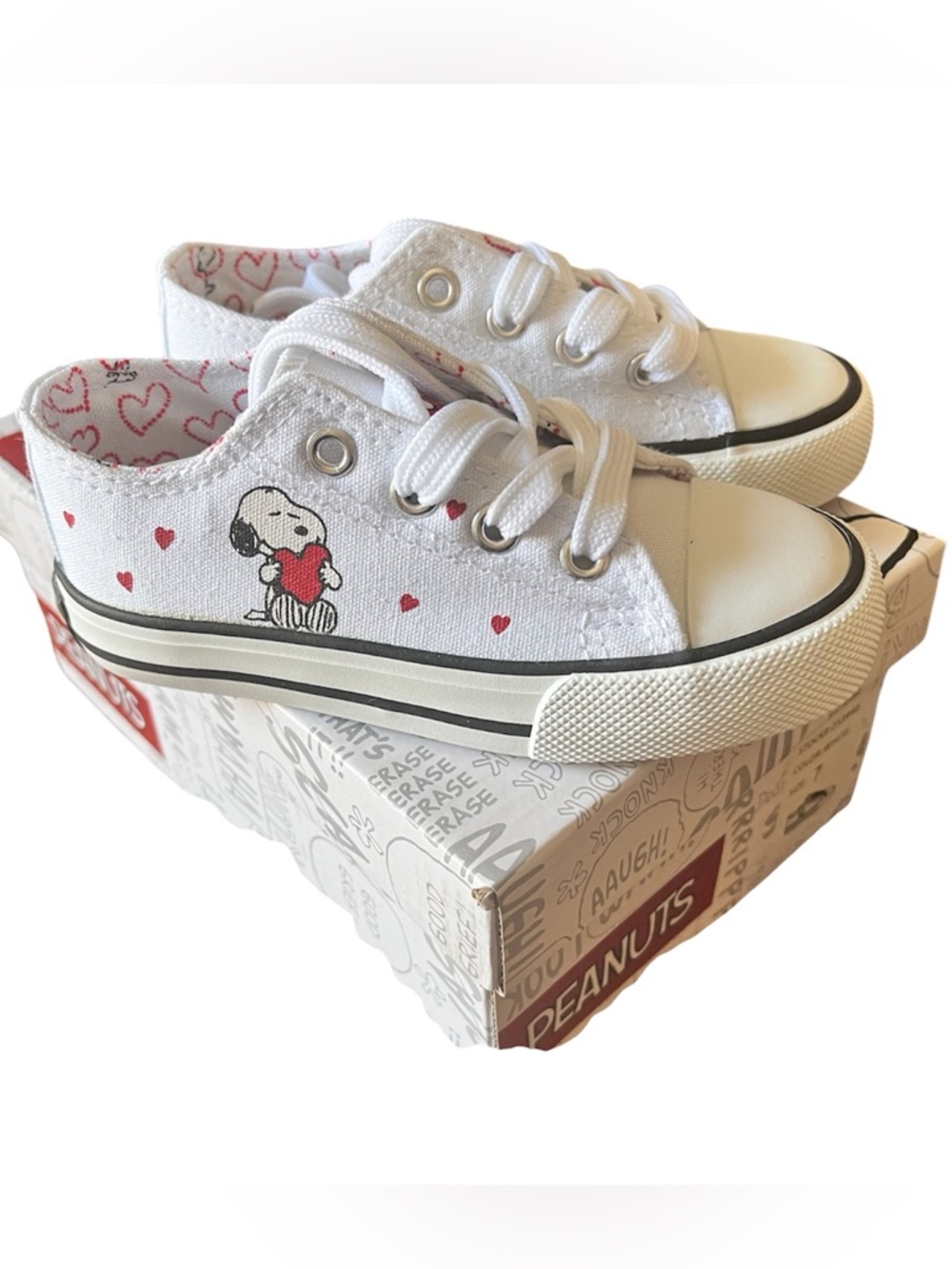 Peanuts Kids White Snoopy Heart Canvas Sneakers Size 7 NIB
